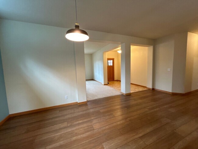 Building Photo - 3 Bedroom / 2 Bathroom House in NW Redmond - PENDING APPLICATION