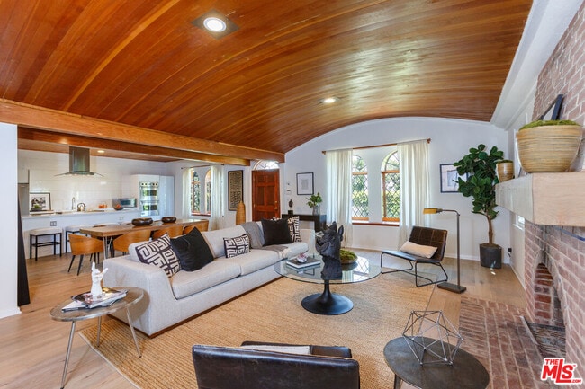 Building Photo - 465 S Sherbourne Dr