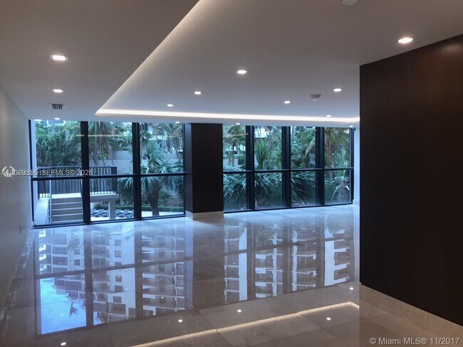 Building Photo - 540 Brickell Key Dr