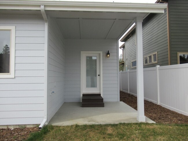 Building Photo - Beautiful home in CDA