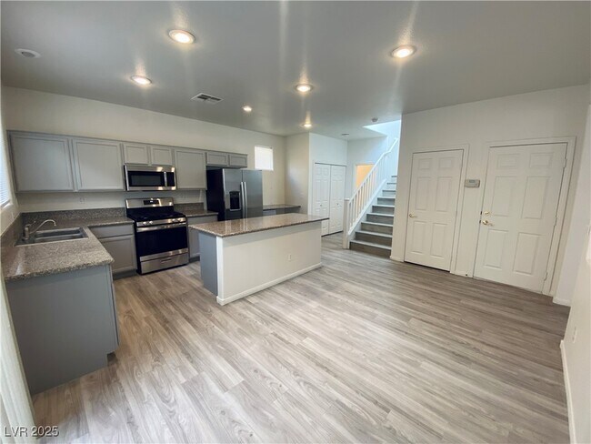 Building Photo - 6736 Twisted Wood Dr