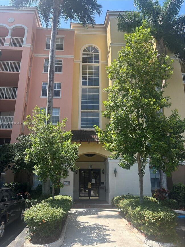 Building Photo - 19501 E Country Club Dr
