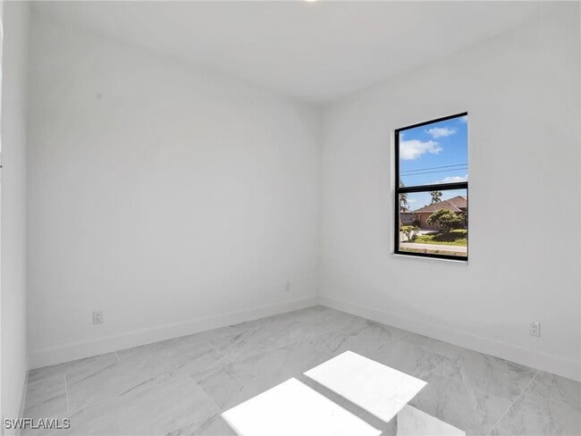 Building Photo - 2140 NW 23rd Ave
