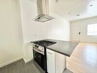 Building Photo - 515-518 3/4 N Mariposa Ave