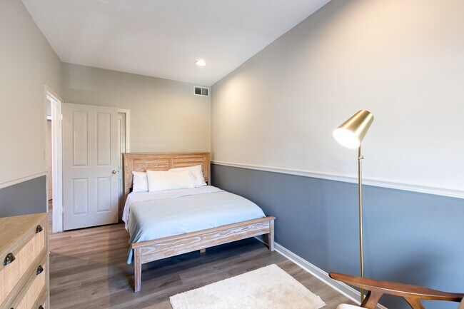 Building Photo - 447 Gittings St