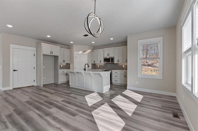 Building Photo - 3 Pickering Dr