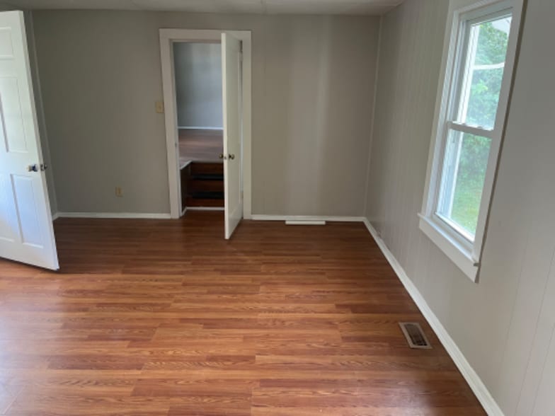 Building Photo - 846 Midkiff Dr