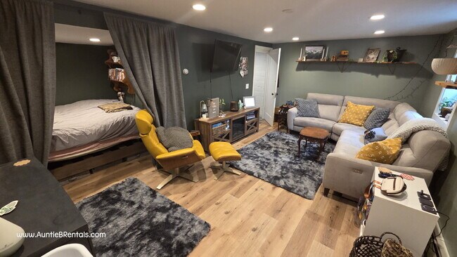 Building Photo - Spacious 4BR  in Saint Paul | 2 Full Baths - VIDEO TOUR