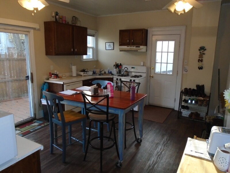 Building Photo - 209 Fuller Ave SE