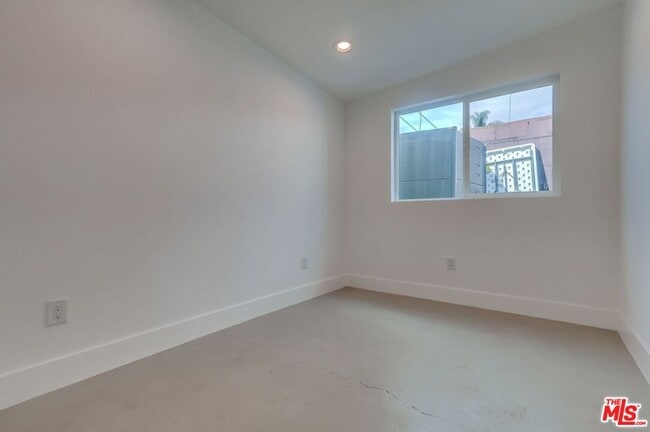 Building Photo - 1151 S Highland Ave