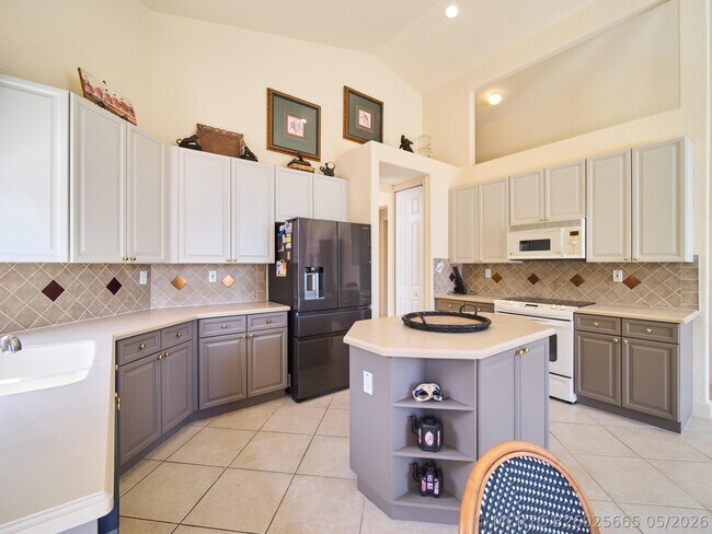Building Photo - 8282 Spyglass Dr