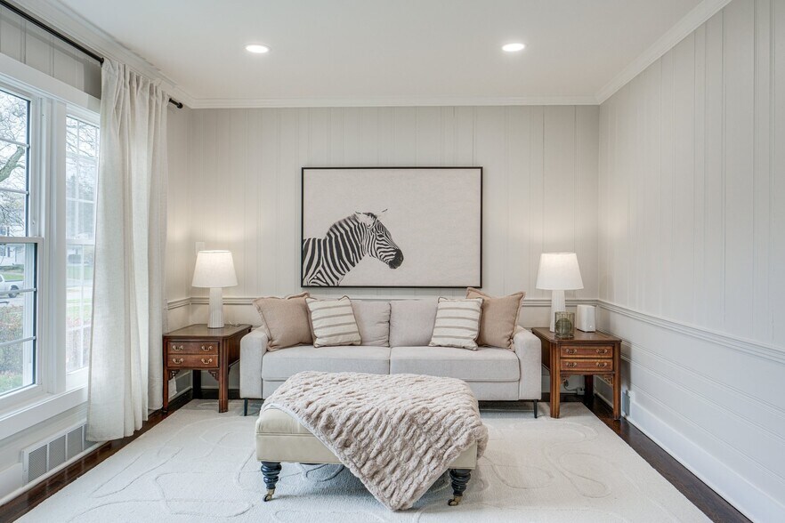 Building Photo - 24039 Shelburne Rd