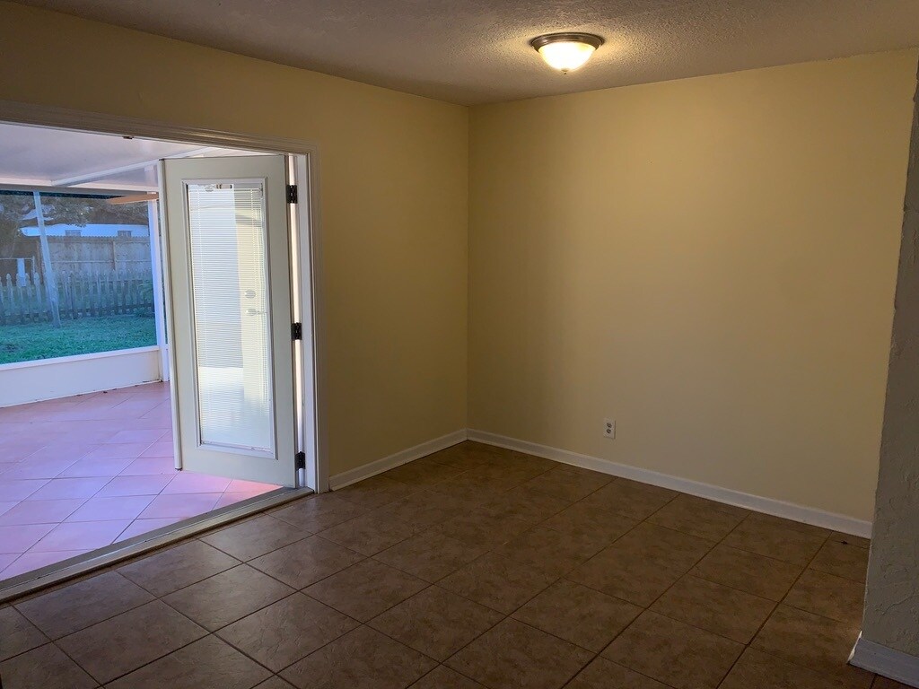 Dining - 6320 S Lansdale Cir