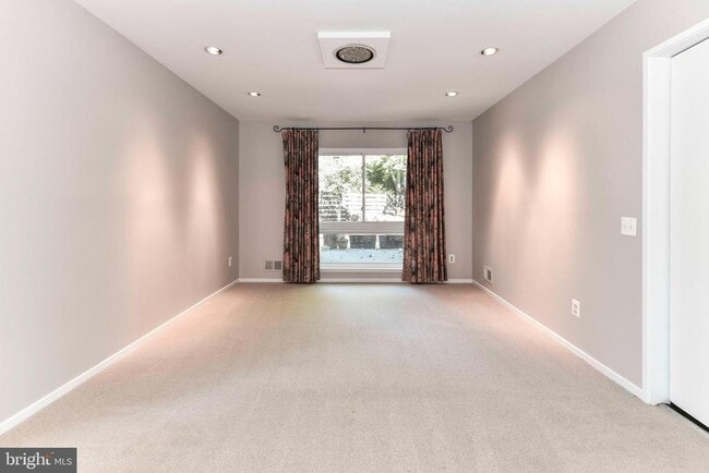 Building Photo - 3318 Mantua Dr