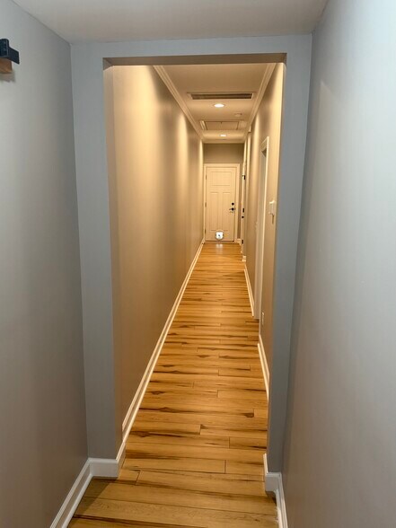 hallway - 4119 Peachtree Ave