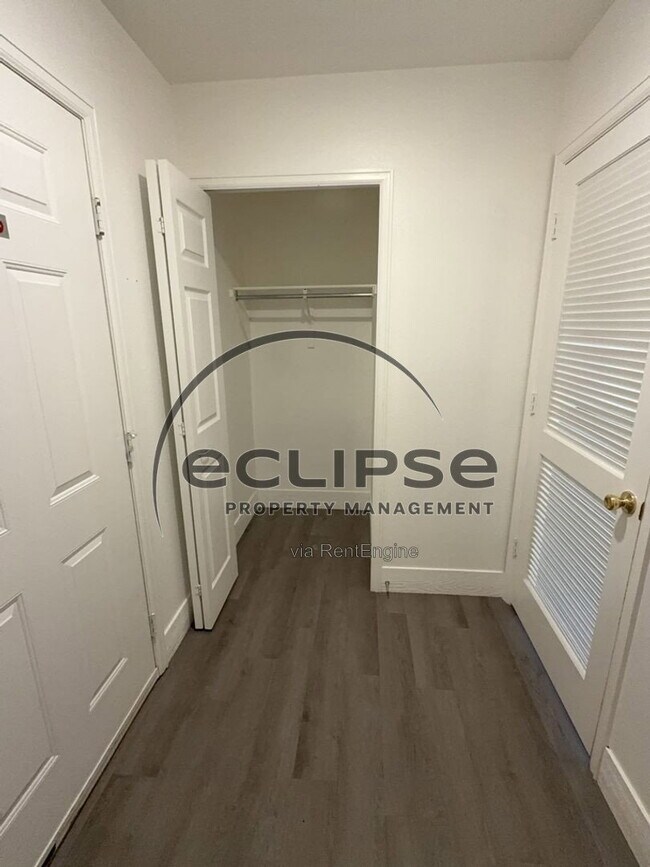 Building Photo - 560 Huntington Point Ln