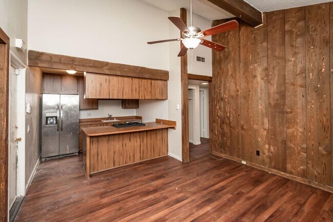 Building Photo - 4973-4975 Summerwood Circle