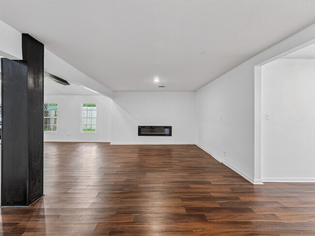 Building Photo - 11515 Iberia Dr