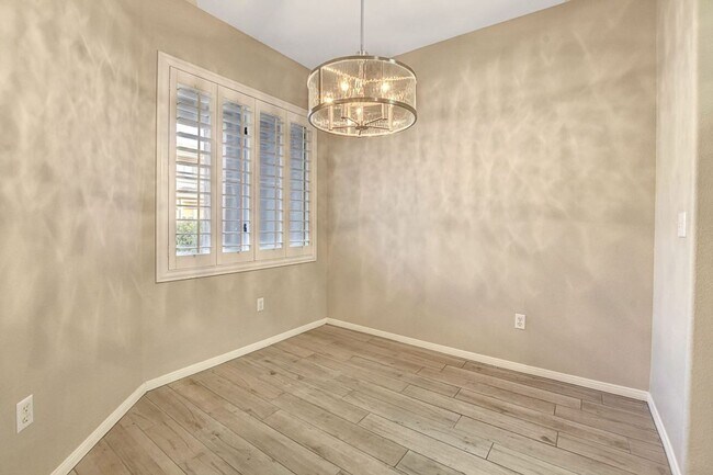 Building Photo - 716 Peachy Canyon Cir