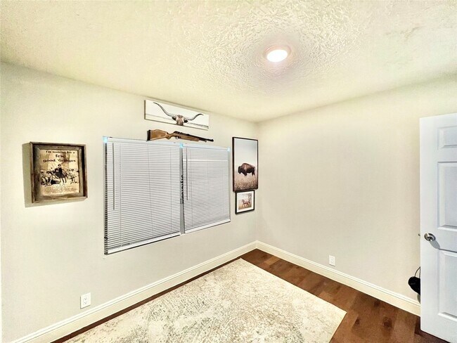 Building Photo - 4913 W 43rd St