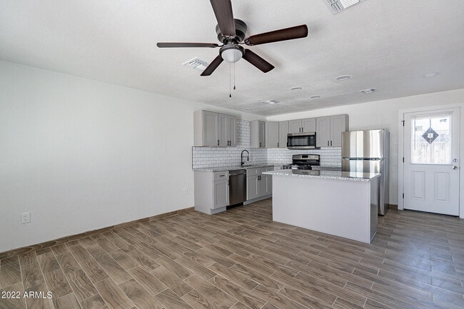 Building Photo - 37 E El Parque Dr