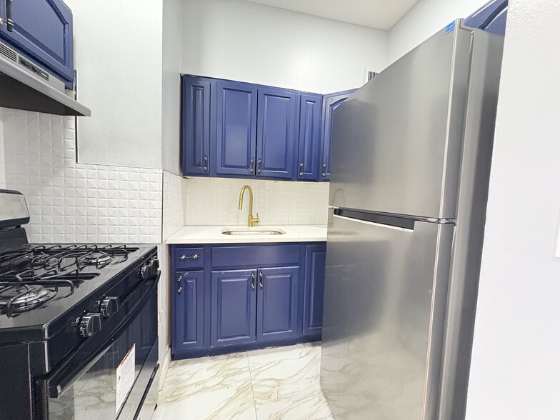 117 Wade St 2F - 124 Wade St