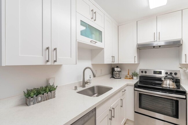 Building Photo - 5305 Ridgeview Cir