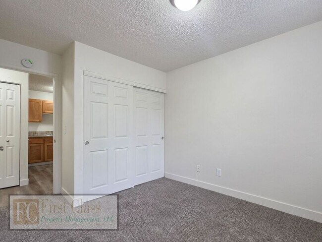 Building Photo - 17140 SW Heritage Ct