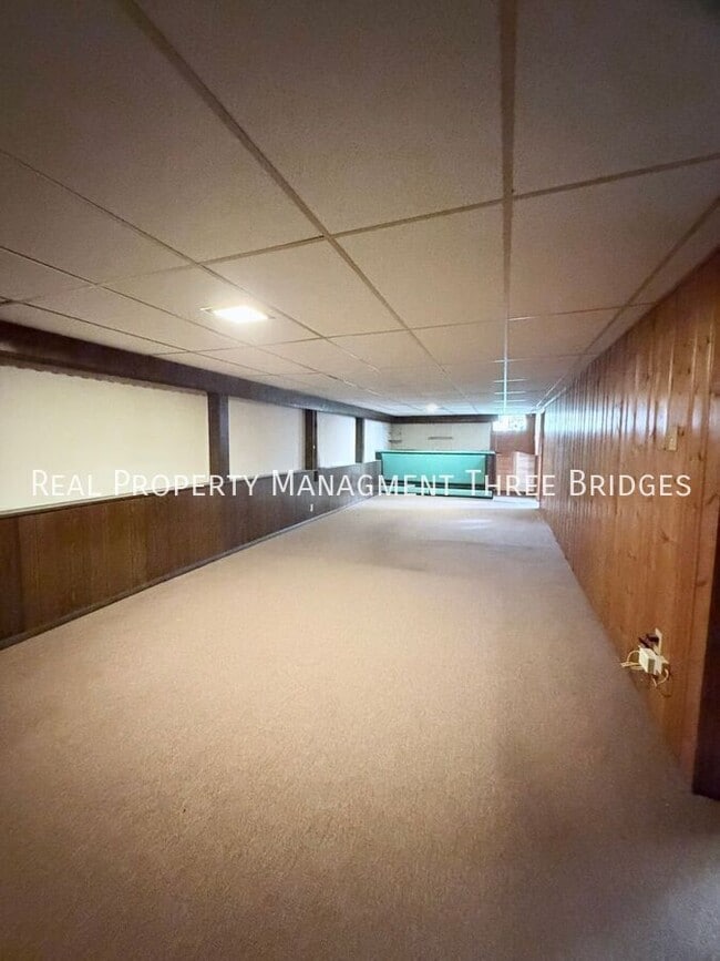 Building Photo - 90 Canisius Ln