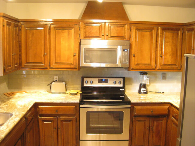 Kitchen - 11717 Heritage Square Rd