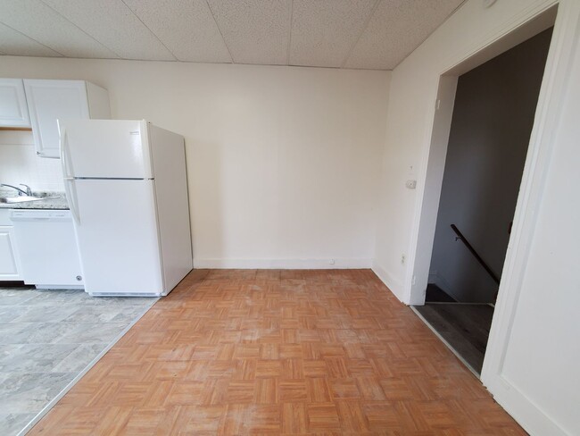 Building Photo - Milton -840