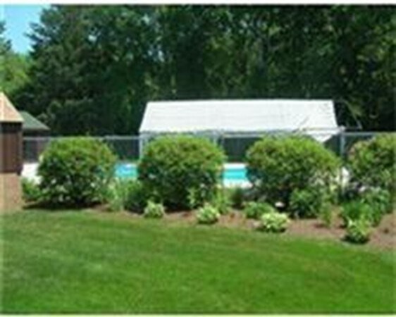 Building Photo - 816 County St