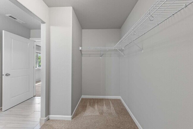 Building Photo - Spacious 4 bedroom home in Dayton