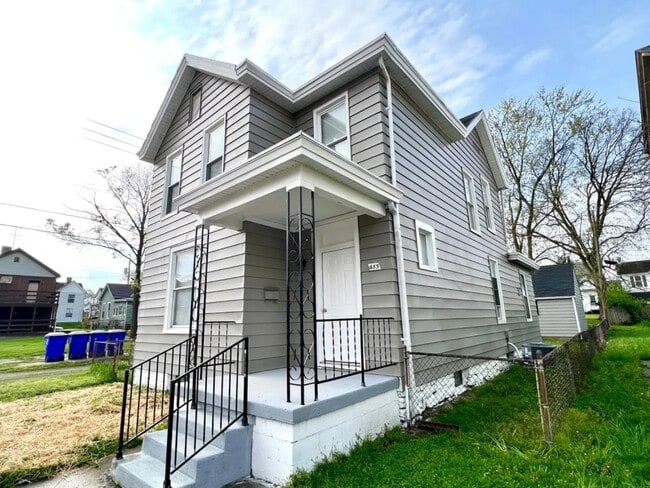 Building Photo - 653 Fairview Ave