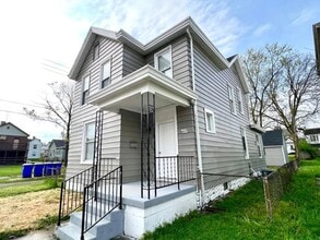 Building Photo - 653 Fairview Ave