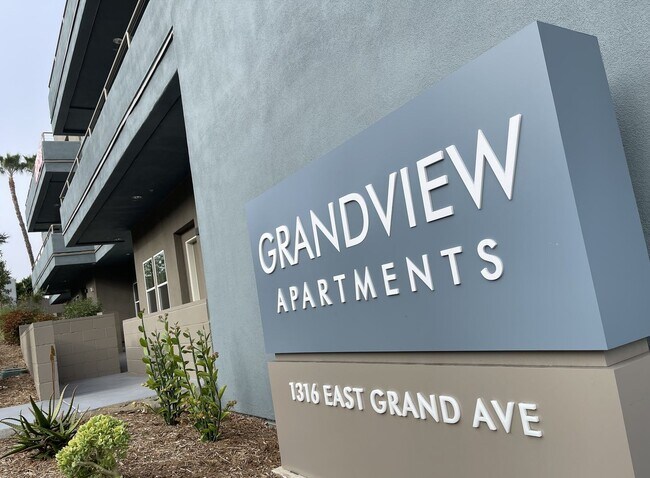 Building Photo - 2 bedrooms 2 baths in Escondido over at th...
