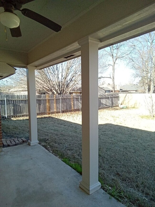 Building Photo - South Bossier Beauty!