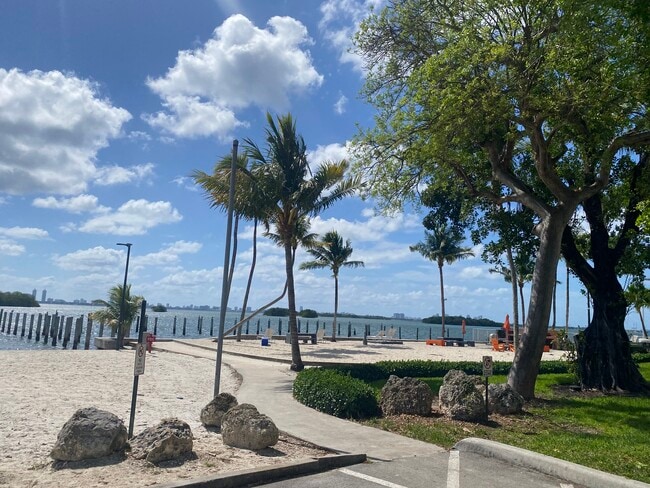 Building Photo - 750 NE 64th St