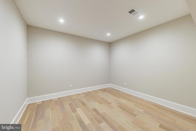 Building Photo - 3104 Sleepy Hollow Rd