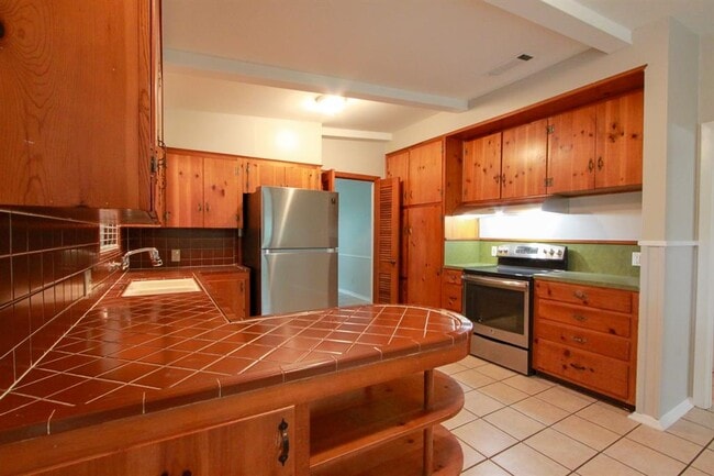 Building Photo - 5712 Fairlane Dr