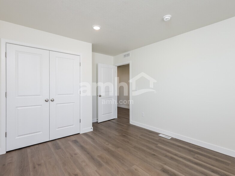 Building Photo - 1258 S Brixton Avenue