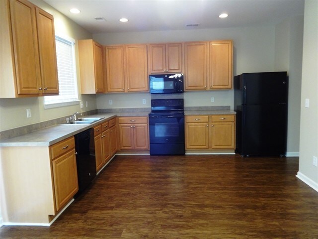 Building Photo - 105 Graduate Ln