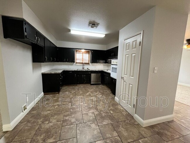 Building Photo - 2040 W Linda Vista Ave