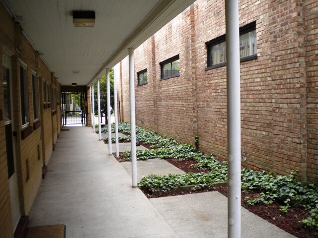 Building Photo - 312-318 Chicago Ave