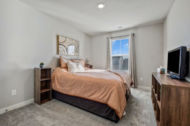 Building Photo - 1006 Baltusrol Ln