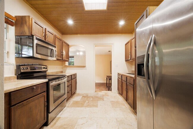 Building Photo - 6401 SW 63rd Ct