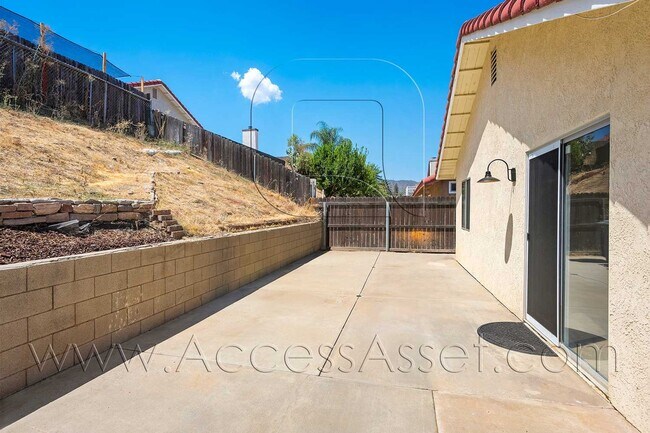 Building Photo - 15731 Laguna Ave
