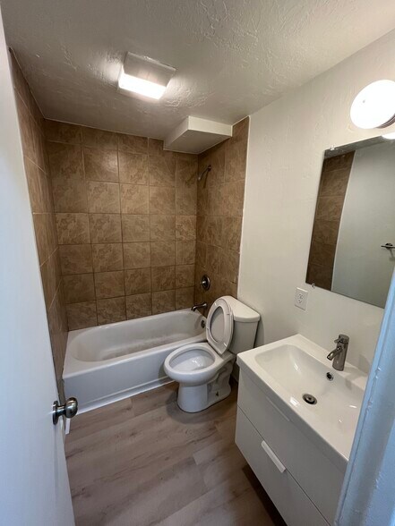 Building Photo - 727 E 600 S