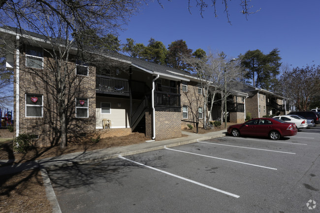 Building Photo - Oakcrest Apartments