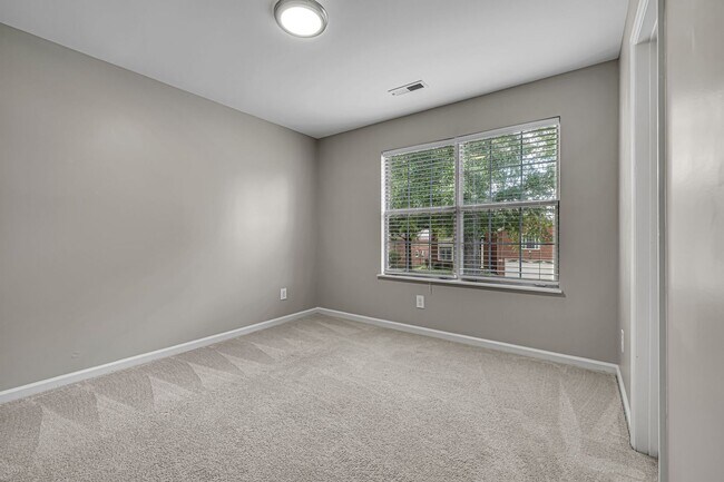 Building Photo - Spotless home in sought after Fieldstone Farms!